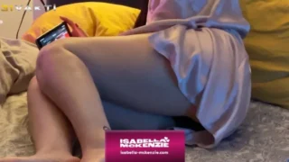 Hayranlarına Porno Sözü Veren Minyon Kız Üvey Abisinin Dev Sikini Hazırladı